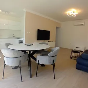 apartments-angie.hotelinzadar.com/